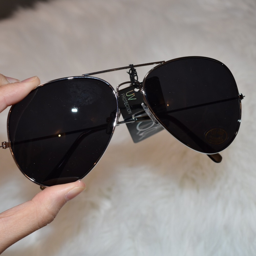 Black Aviator Sunglasses - Picture 3 of 5